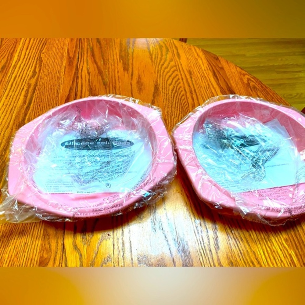 Bundle 2/$15 Deal! New!! Silicone Solutions Pink Bakeware Set of 2